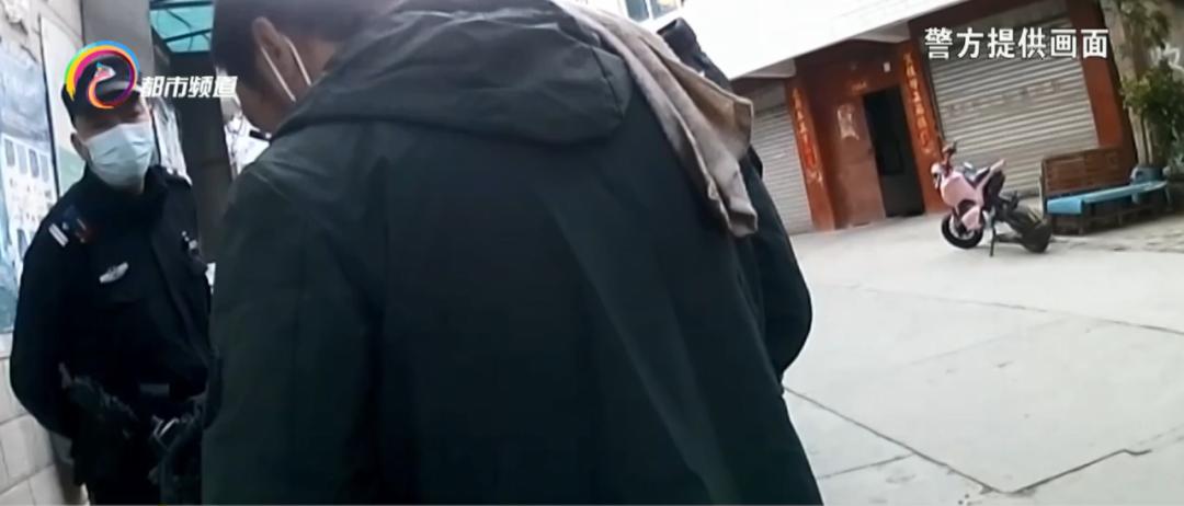 DƬ